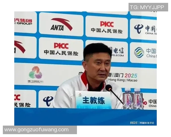 赛前新闻发布会两队主帅谦逊发言展现体育精神与团队风貌